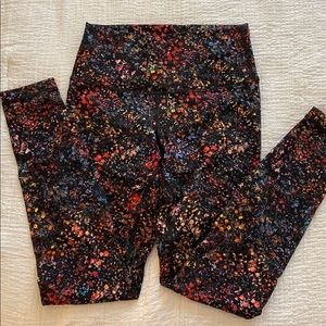 Lululemon Flowerescent Wunder Under Size 6